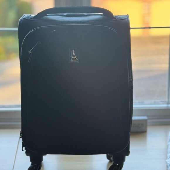 TravelPro Crew 4-Wheeel Carryon! - Picture 1 of 5